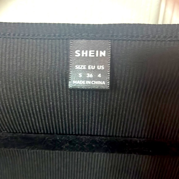 Nwot SHEIN size small black rouched on sides v neck long sleeve dress ribbed - Picture 3 of 4